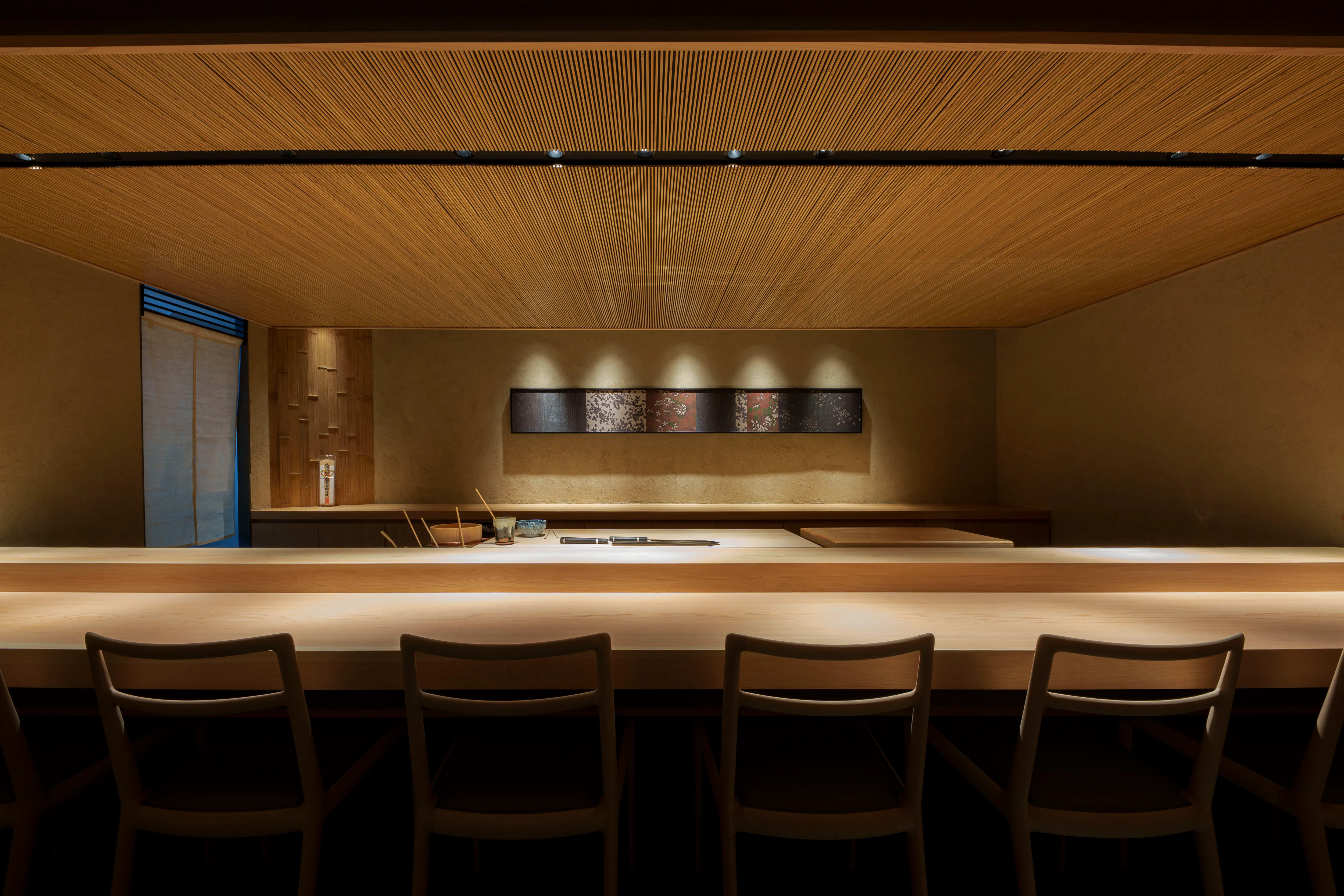 竹天井が印象的な和風カウンター空間